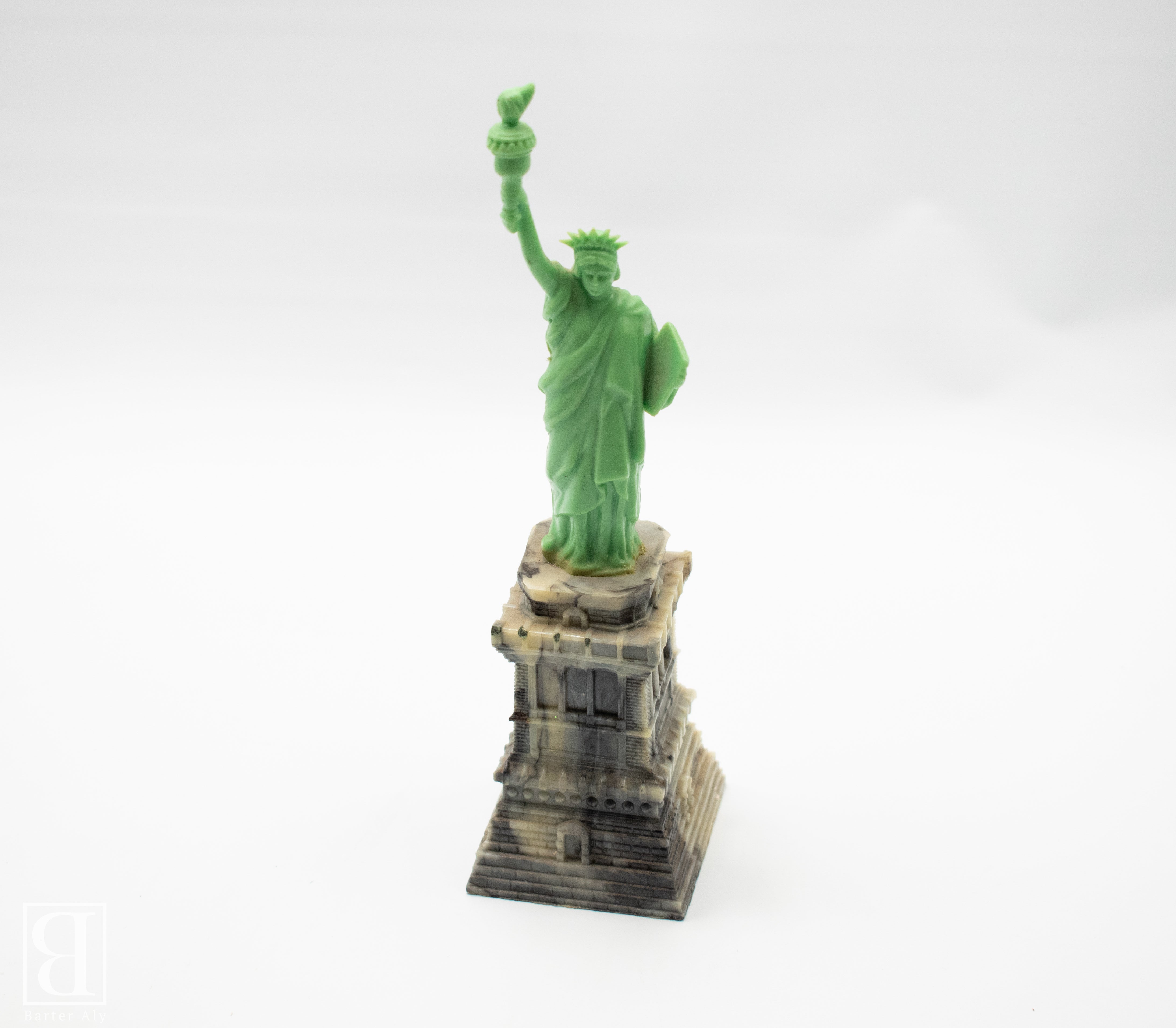 Collectible Statue of Liberty Plastic Figurine Used Statue Green 9 x 2 New York Suvenour