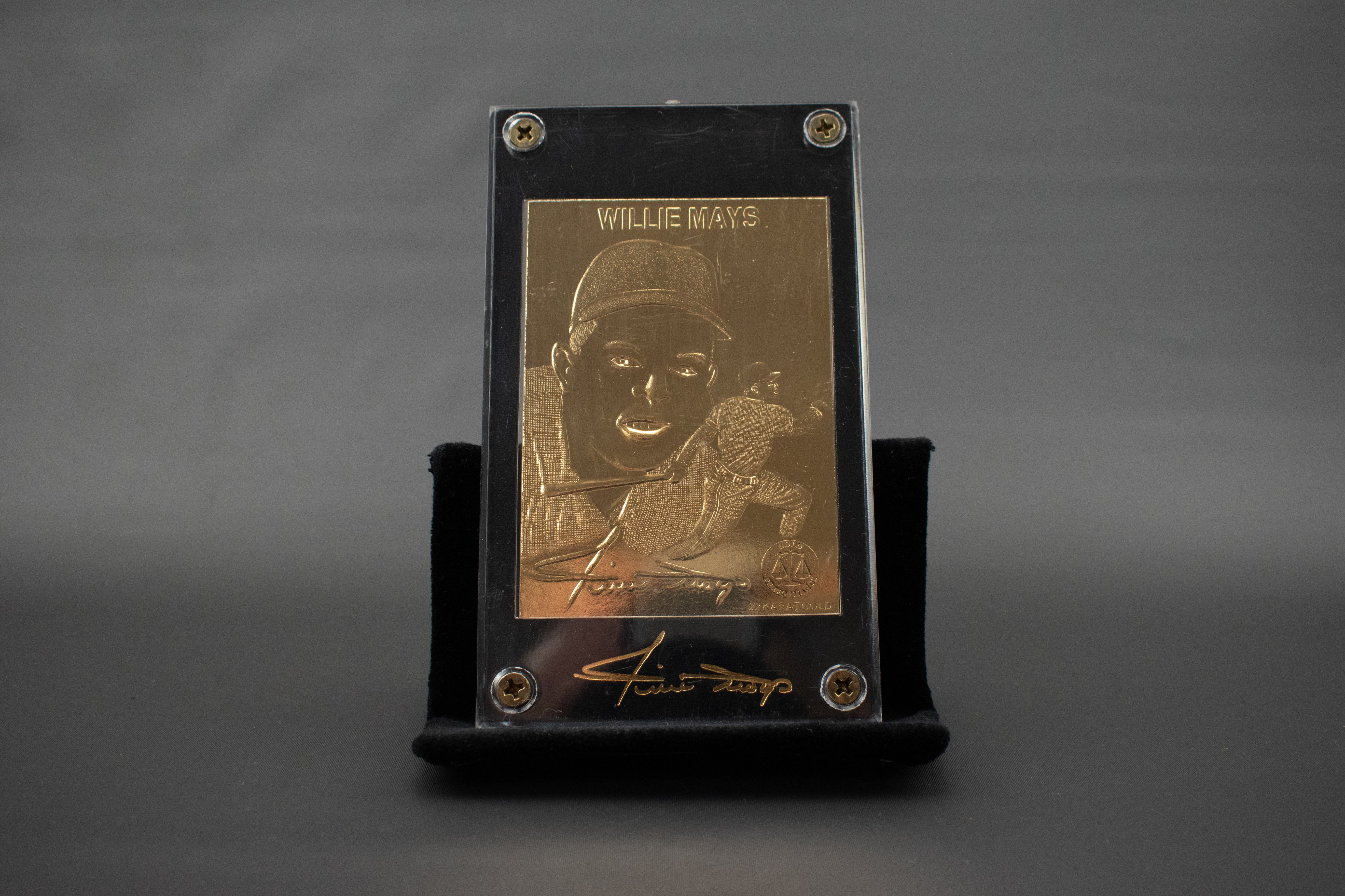 Willie Mays 22K GOLD PERFORMANCE CARD SERIAL #ED "The Say Hey Kid"