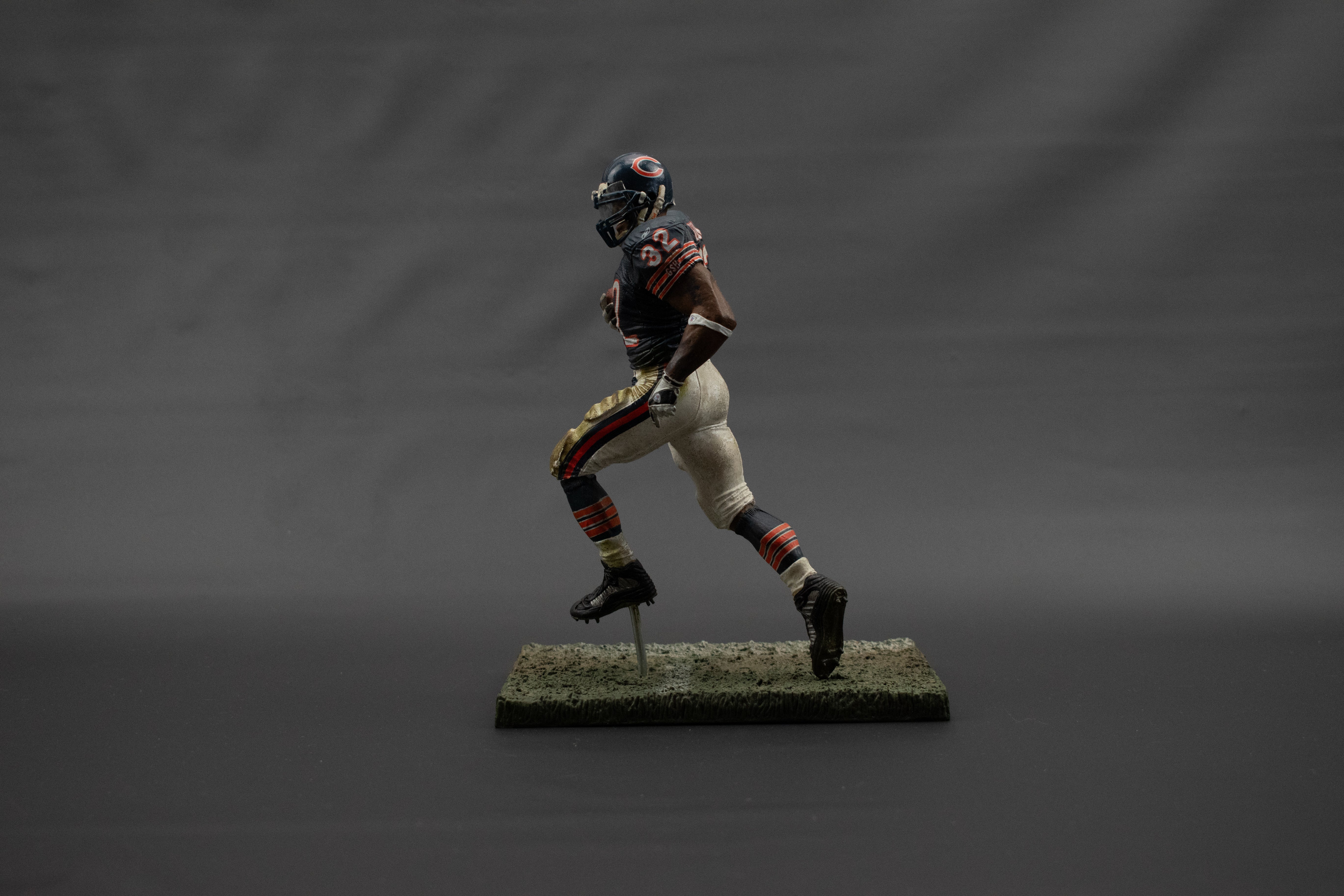 Chicago Bears Cedric Benson #32 McFarlane Figure 2007 NFL SERIES 15