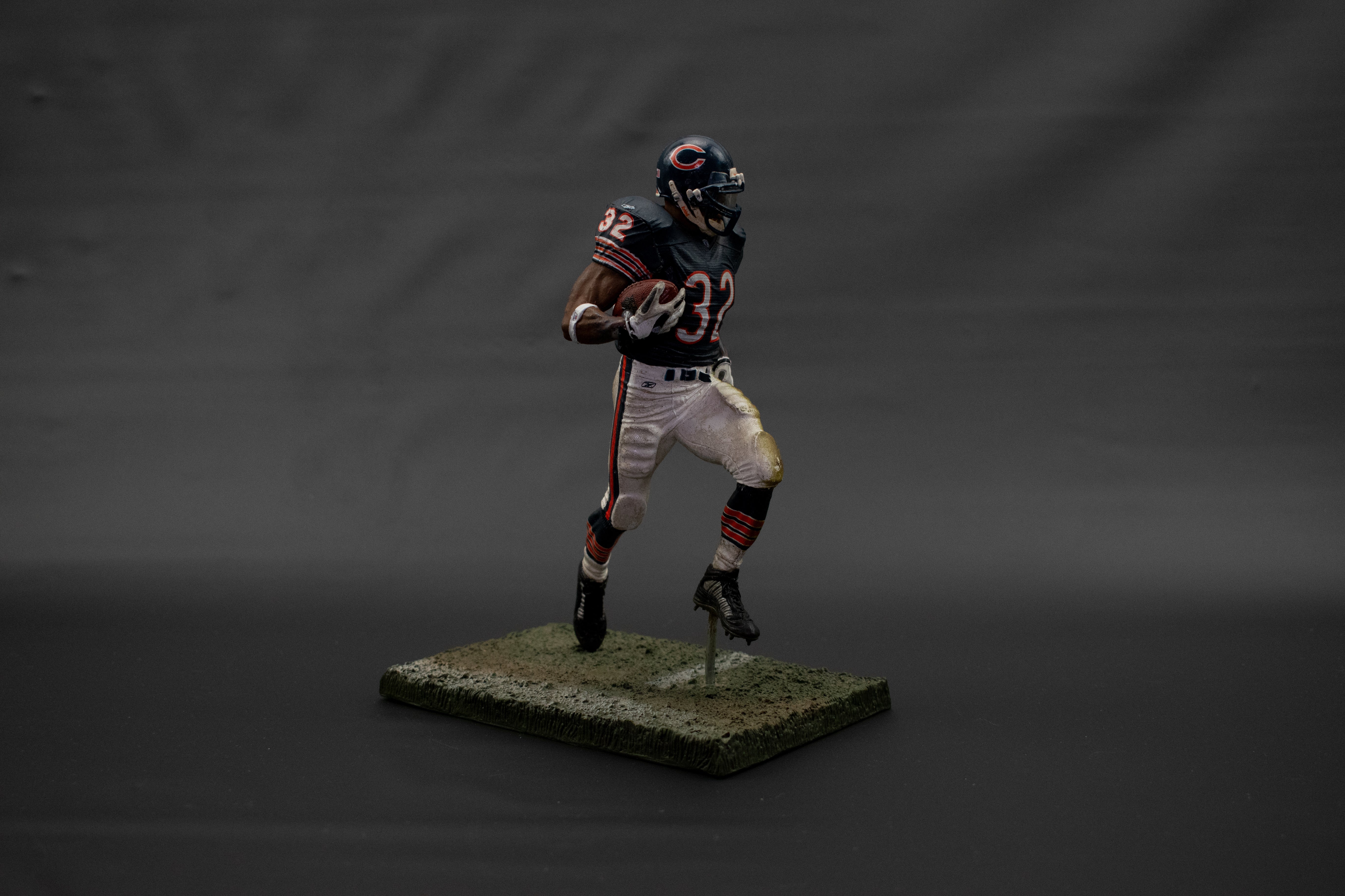 Chicago Bears Cedric Benson #32 McFarlane Figure 2007 NFL SERIES 15