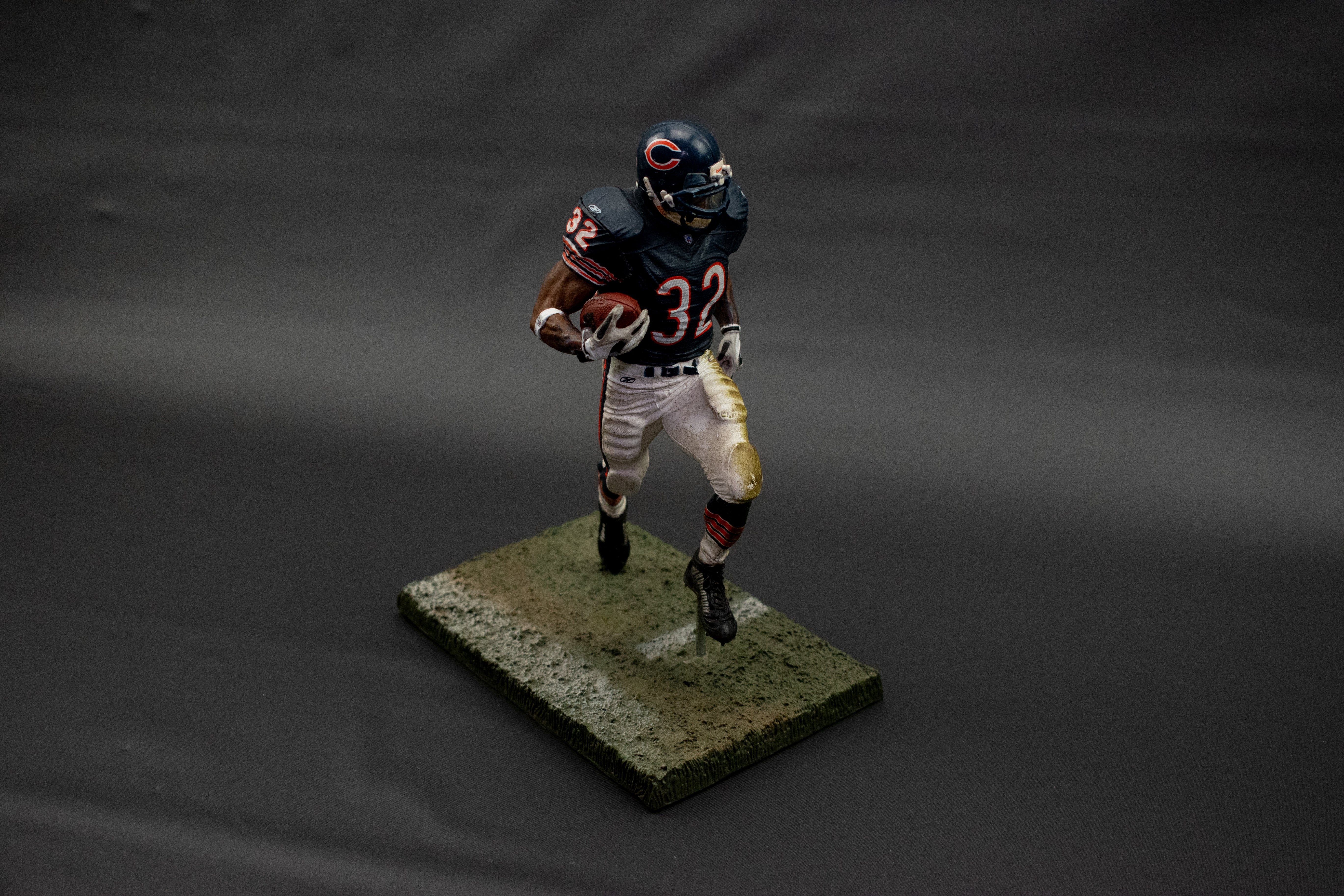 Chicago Bears Cedric Benson #32 McFarlane Figure 2007 NFL SERIES 15