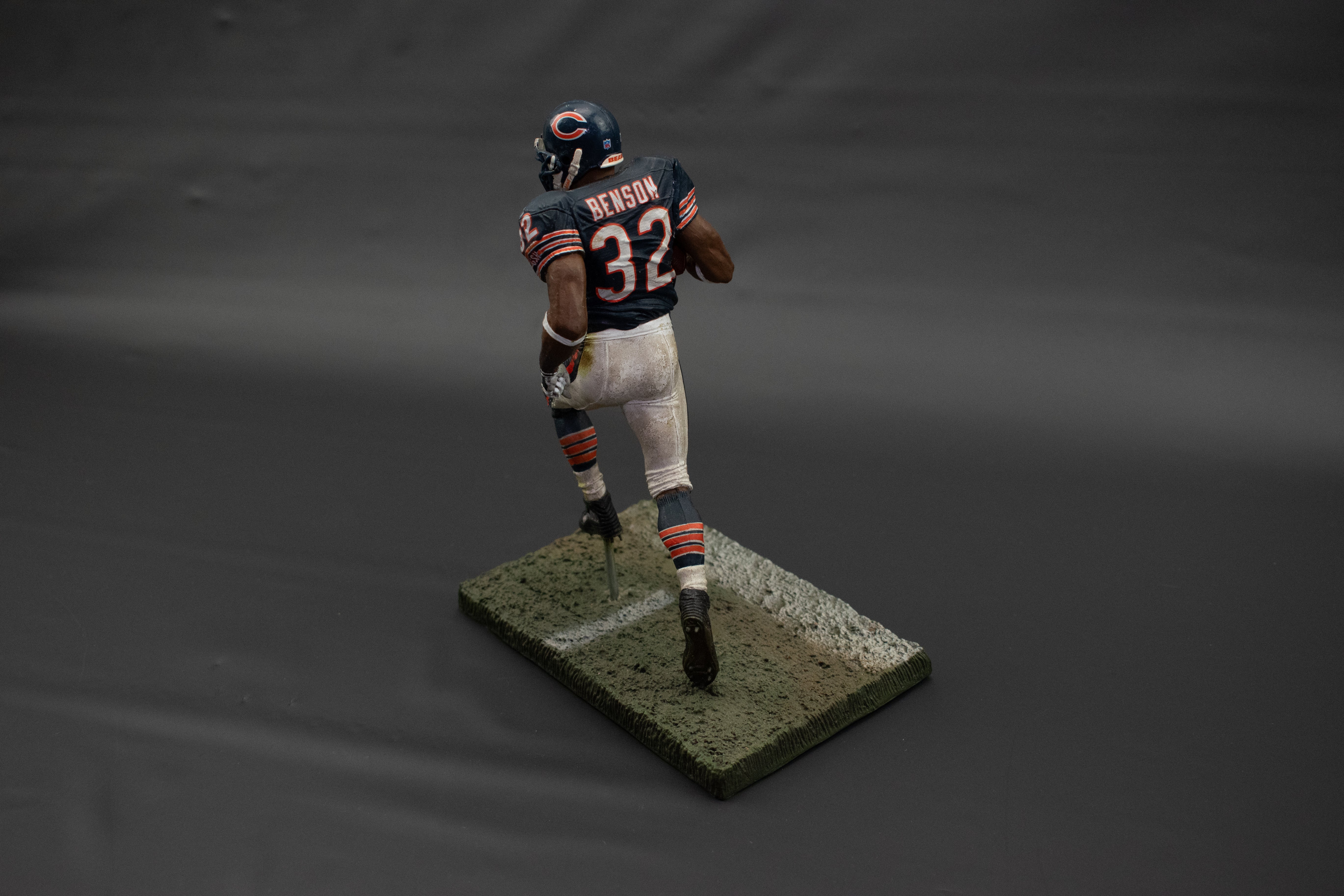 Chicago Bears Cedric Benson #32 McFarlane Figure 2007 NFL SERIES 15