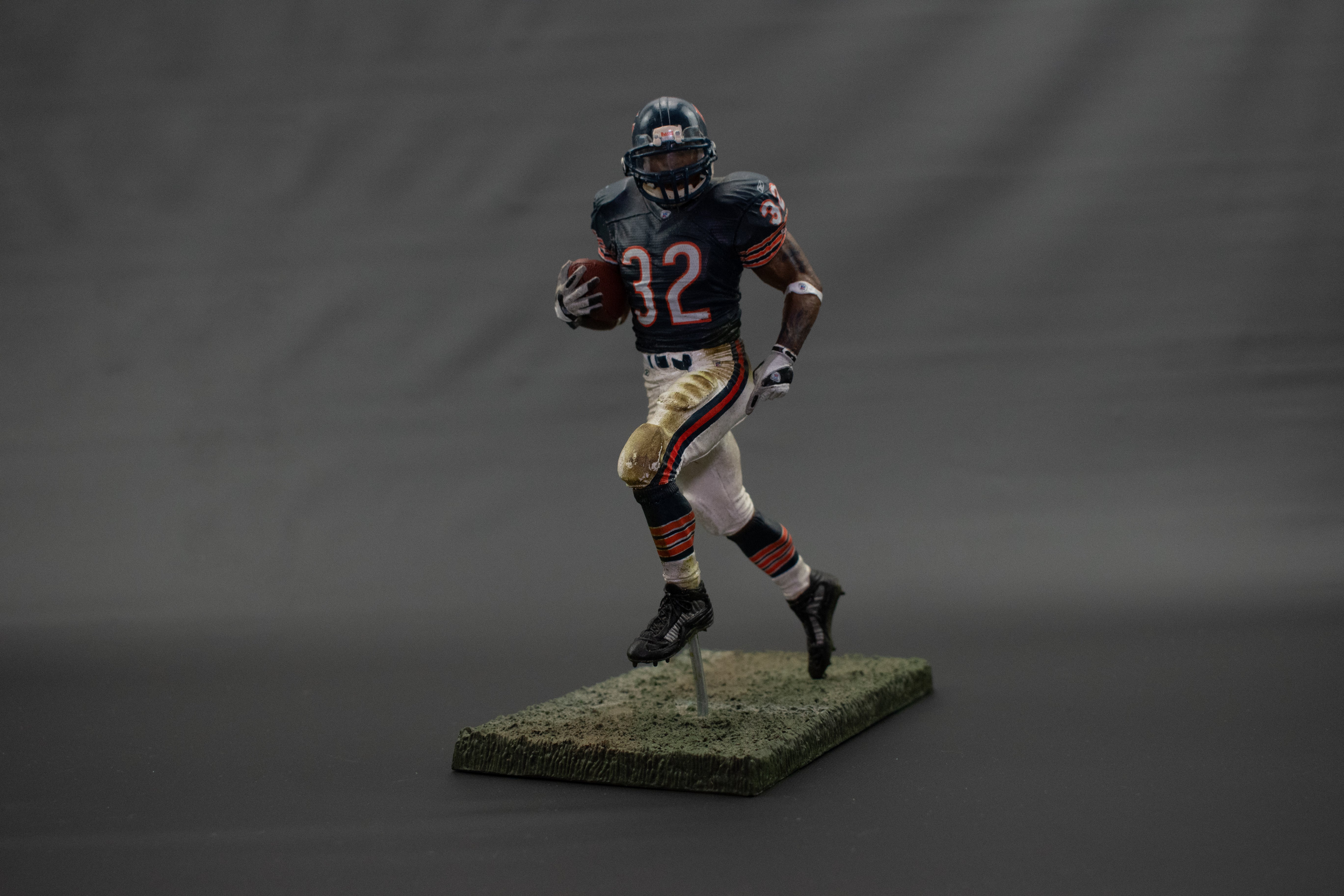 Chicago Bears Cedric Benson #32 McFarlane Figure 2007 NFL SERIES 15