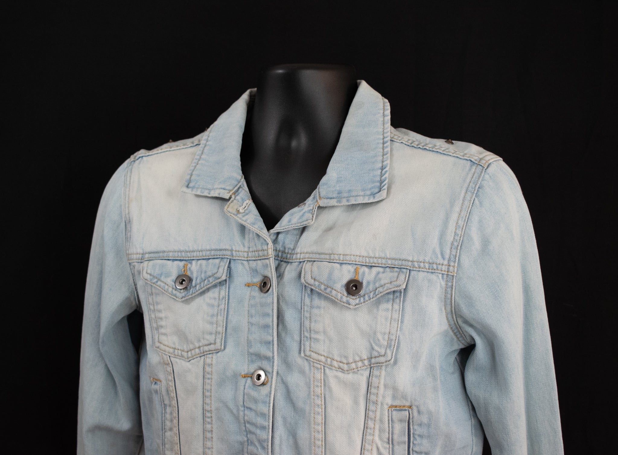 Forever 21 Jean Jacket Female Jean Blue Coat Button Shoulder Spikes Authentic Medium