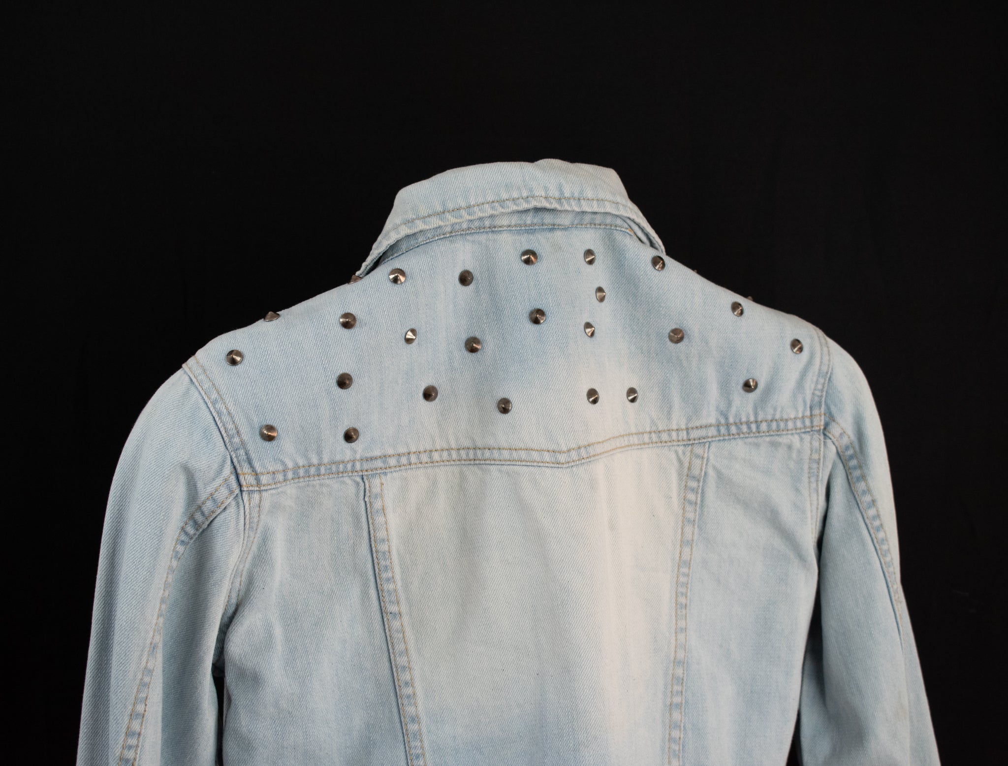 Forever 21 Jean Jacket Female Jean Blue Coat Button Shoulder Spikes Authentic Medium