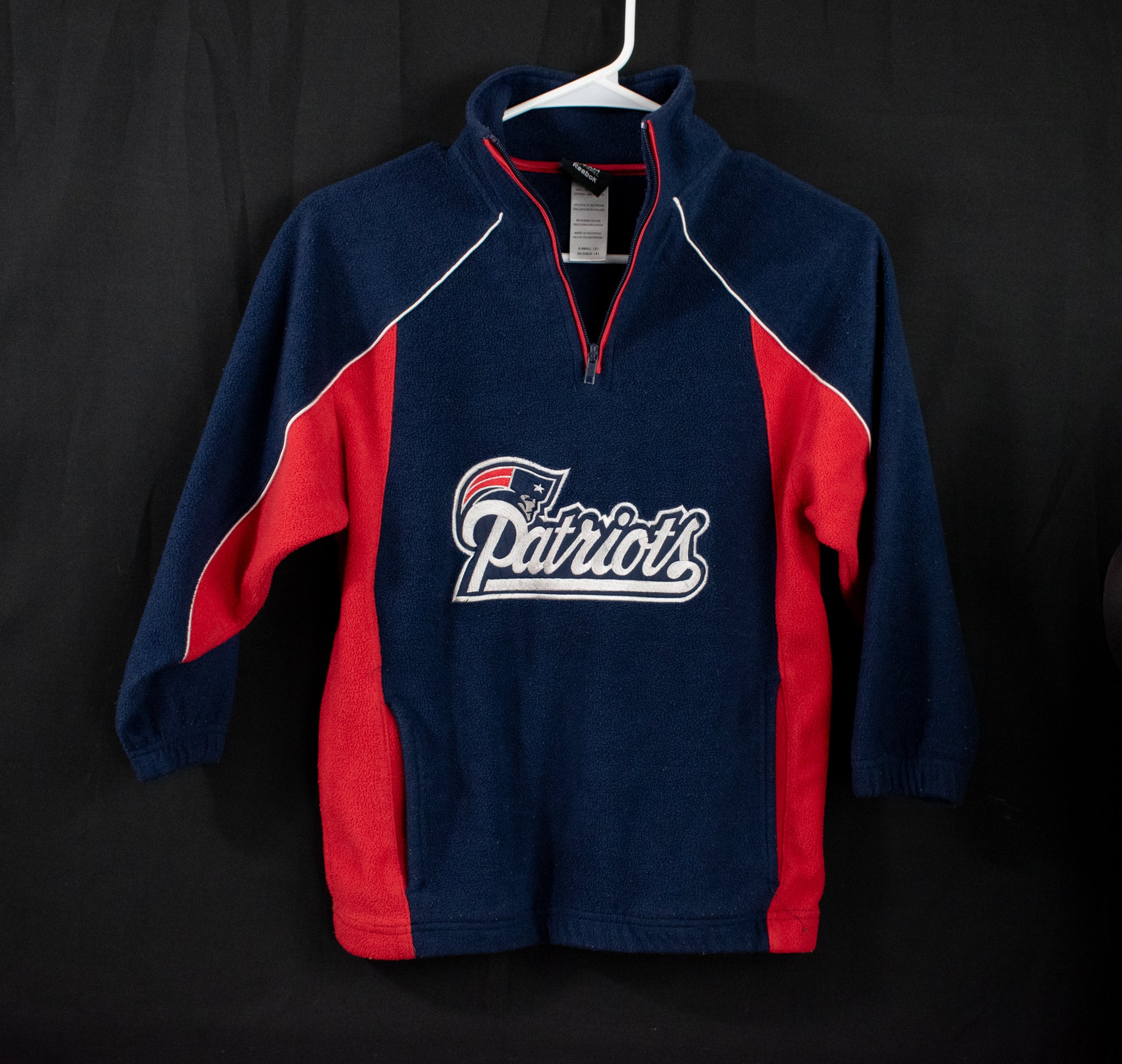 New England Patriots Team Apparel Reebok Pullover Sweater Kids Size 8 Small Blue