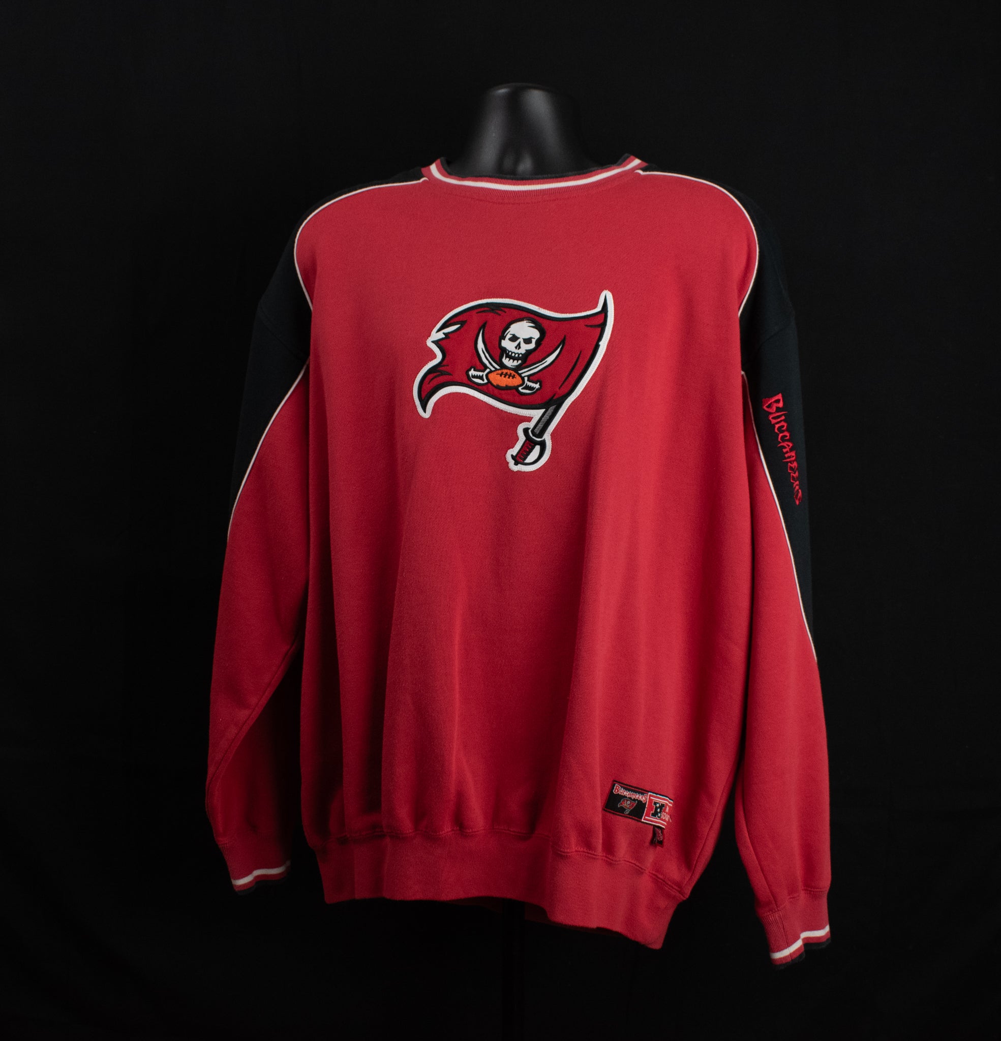 Tampa Bay Buccaneers Mens Sweatshirt XL Pull Over NFL Football Authentic NFL Red Vintage