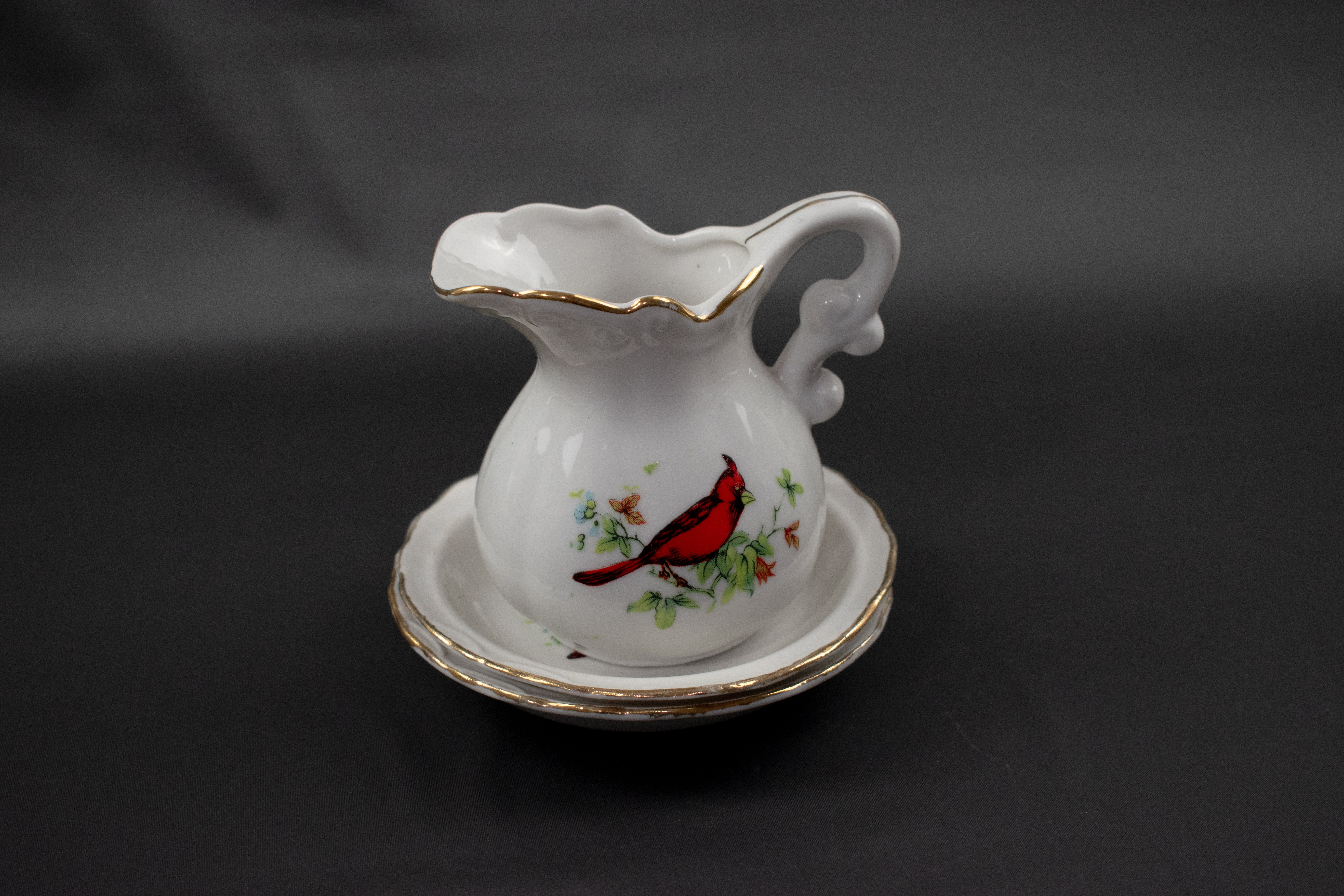 Cardinals Pottery Plates and Tea Cup White Red Cardinal Used