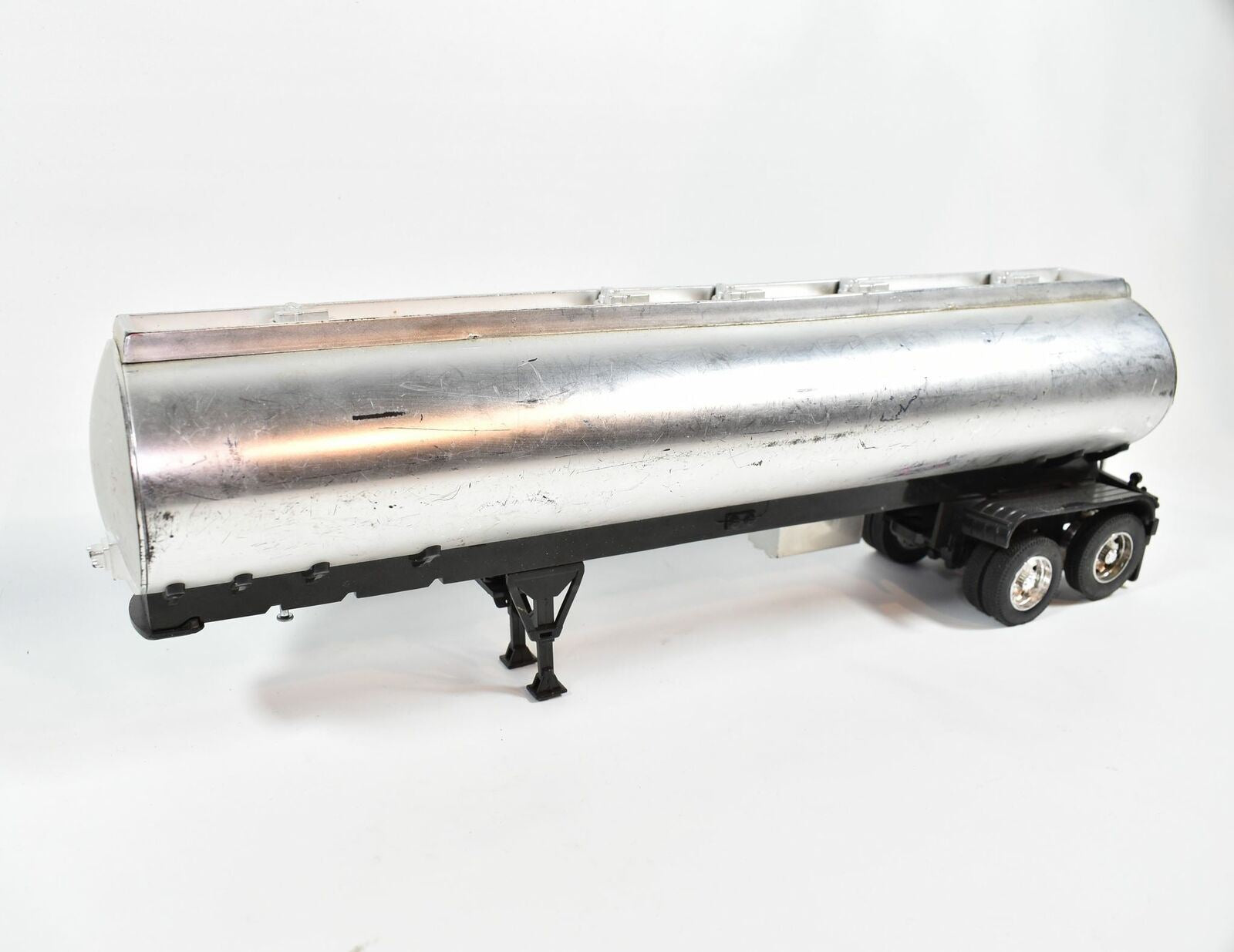 Tanker Trailer Model Dessel Truck Tank Trailer used Silver Fuel Payload 15 inch