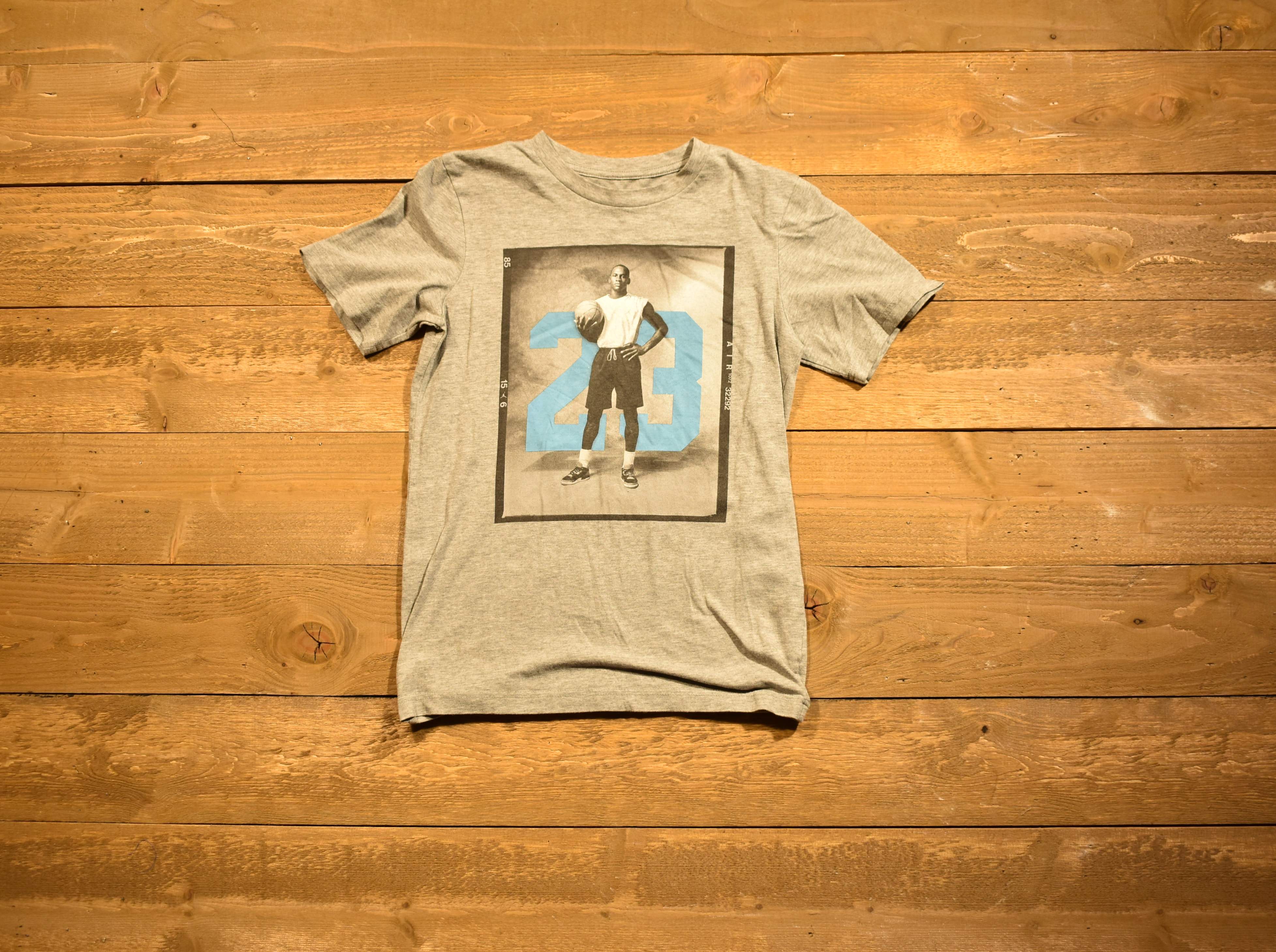 Michael Jordan youth large gray T-shirt used