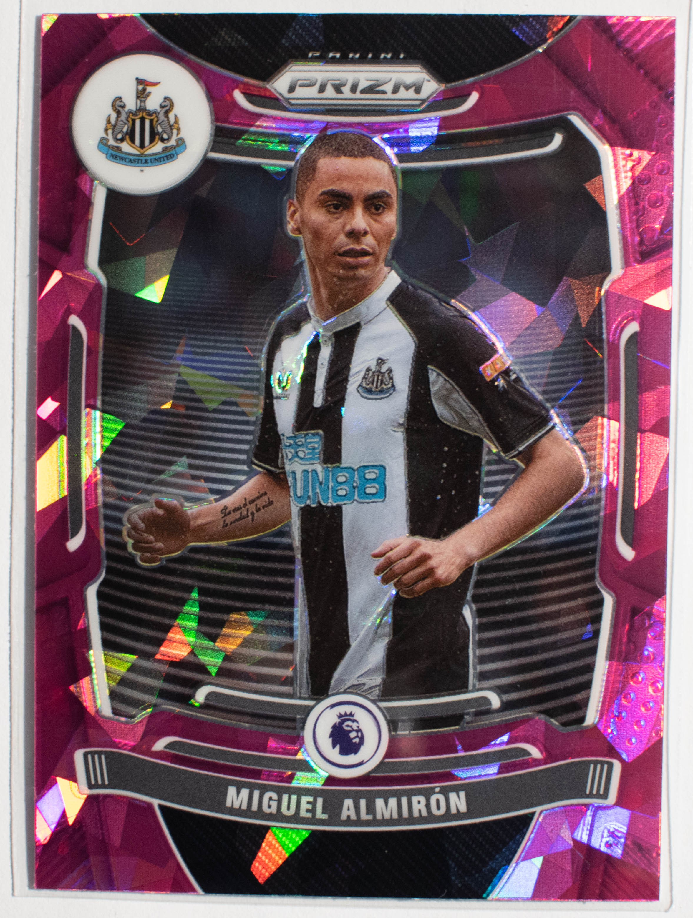 42 Miguel Almiron Panini Prizm premier league 2021- 22 PINK Cracked ICE Prizm