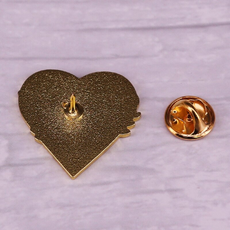 "Courage, dear"-heart-shaped brooch beautiful reminder badge that you will never be alone