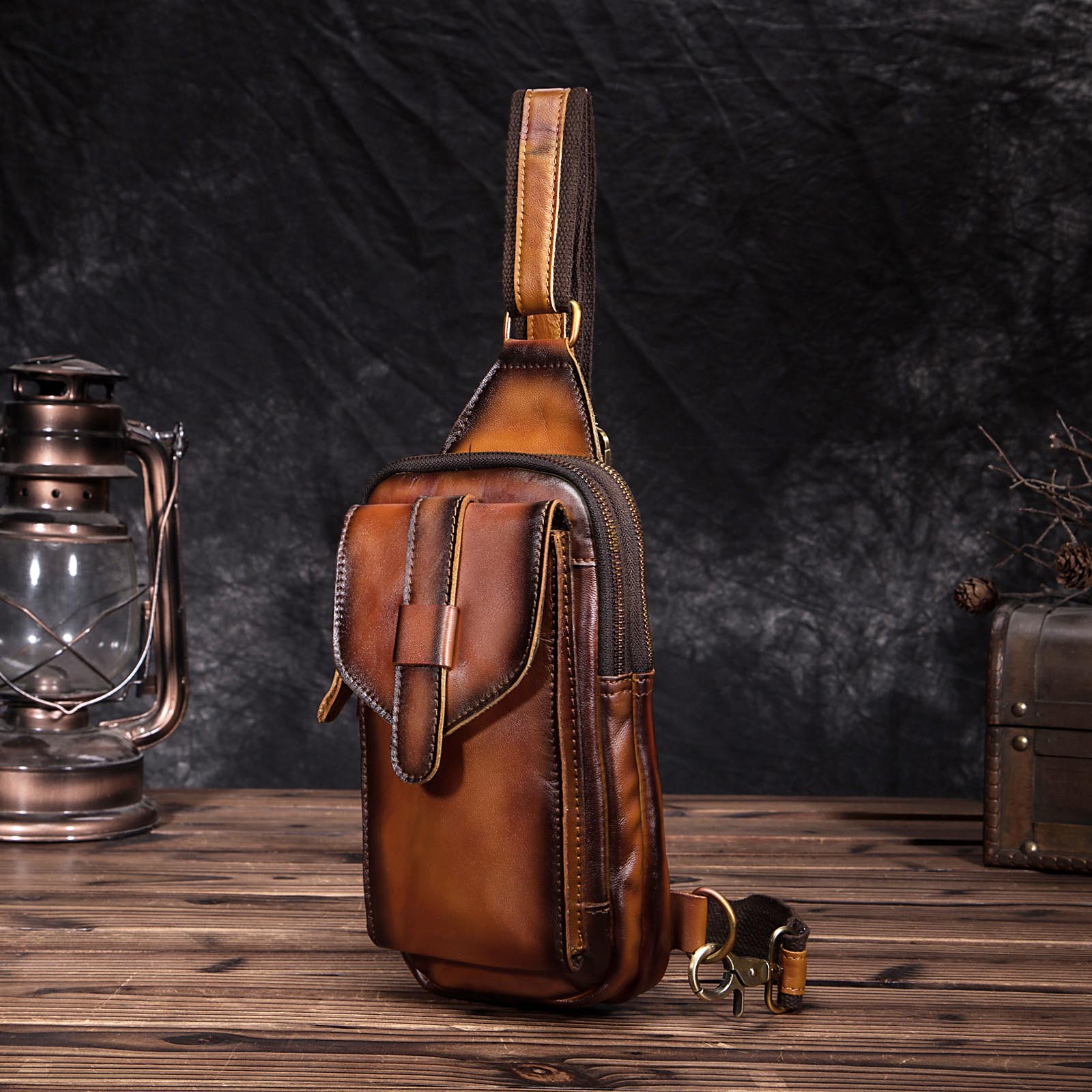 Luxury Men Crazy Horse Leather Vintage Triangle Chest Sling Bag Design Travel Daypack Tea One Shoulder Crossbody Bag XB571